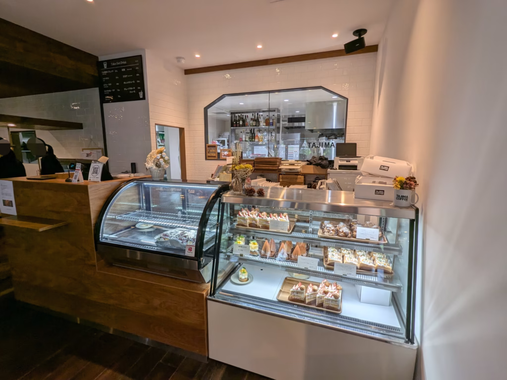 TAJIMA COFFEEケーキのショーケース