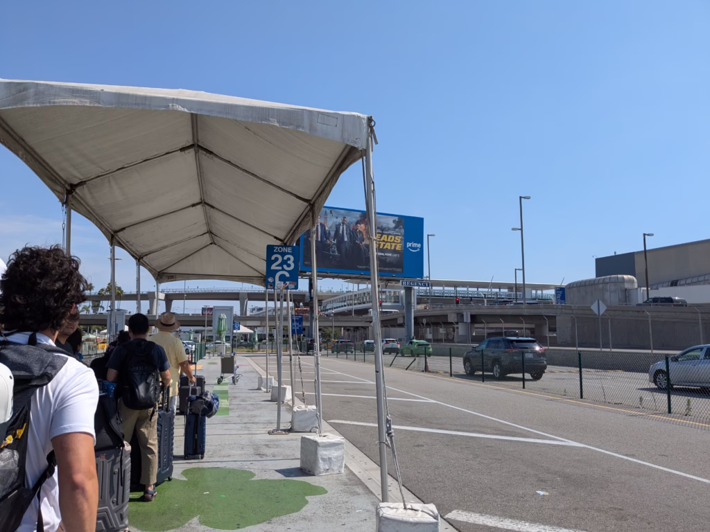 LAX-itのUberTaxi乗り場
