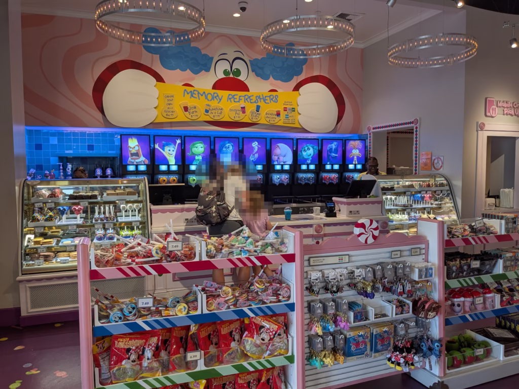 アドベンチャーランド_インサイドヘッドお土産店１