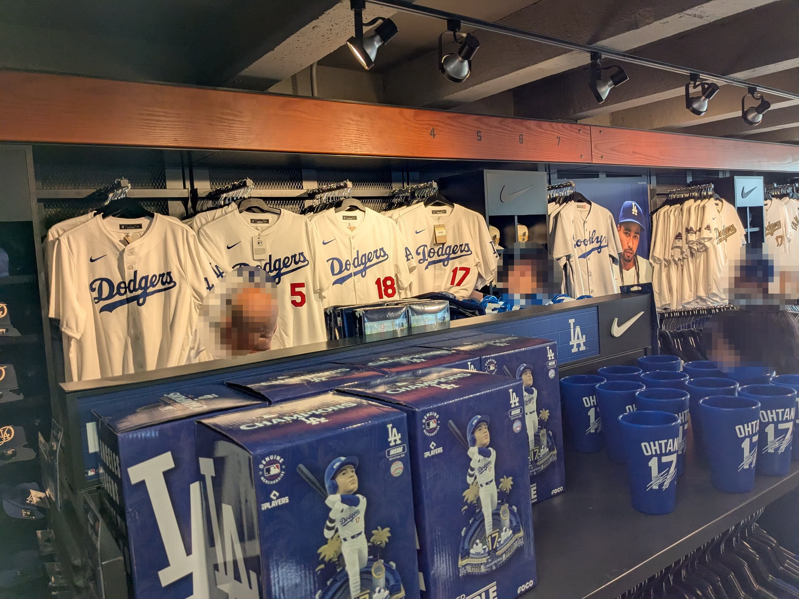 ドジャースタジアム_グッズショップ